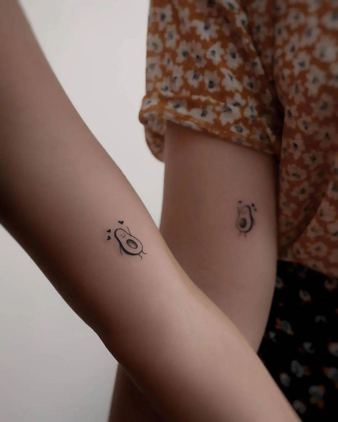 Tattoo de aguacates complementarios