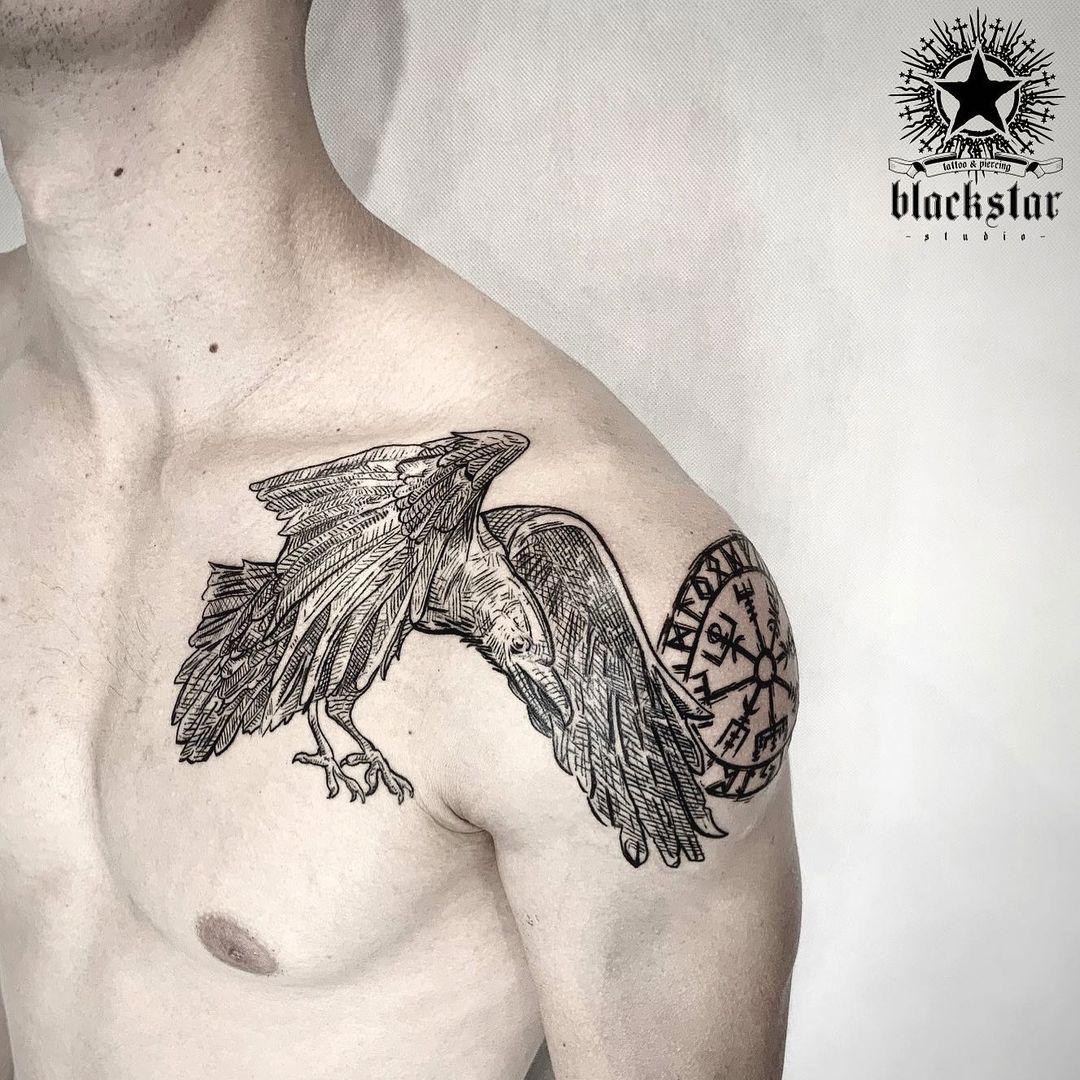 tatuaje vikingo cuervo