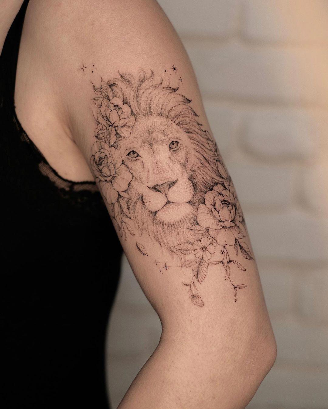 tatuaje leon flores