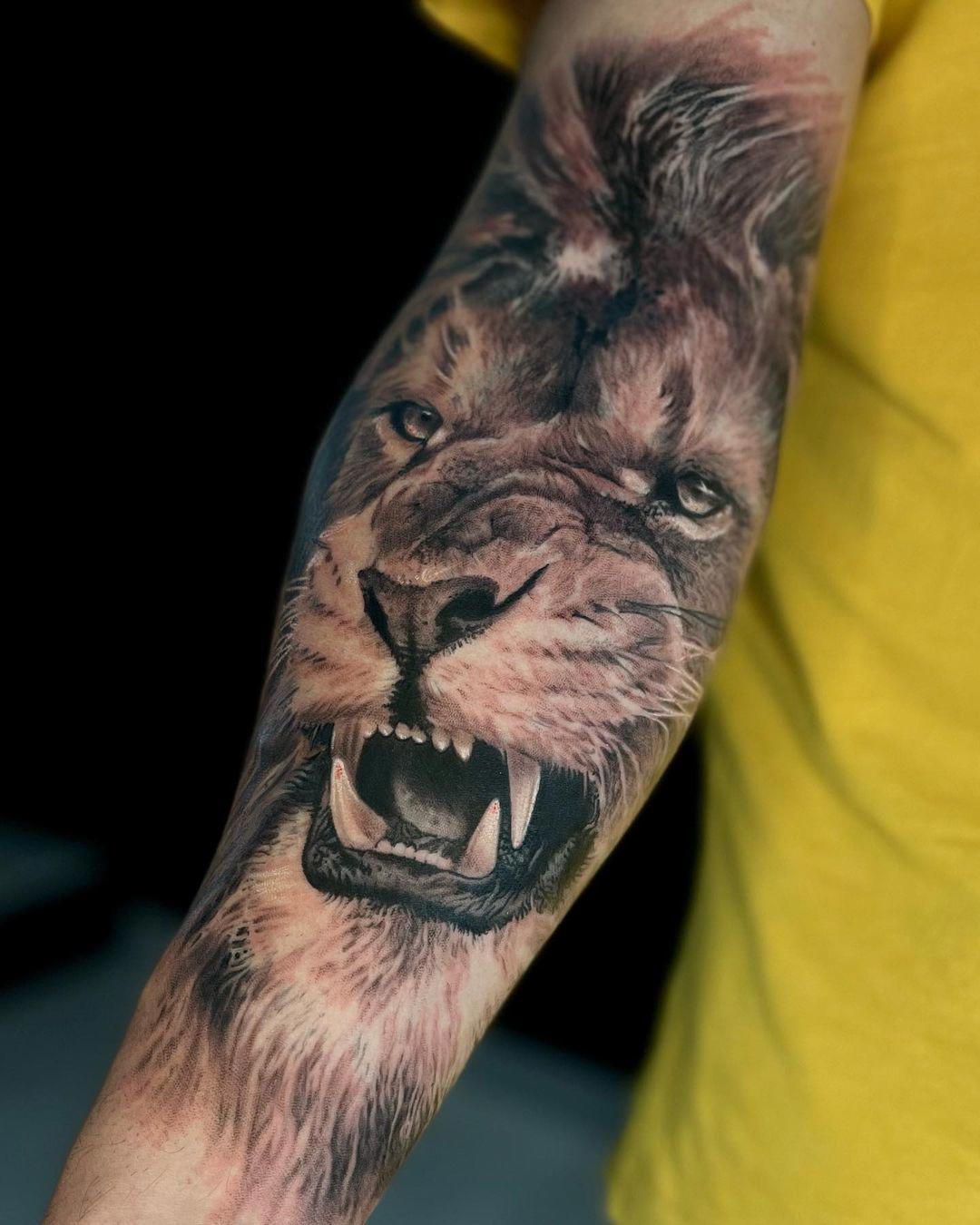 Tatuaje león realista