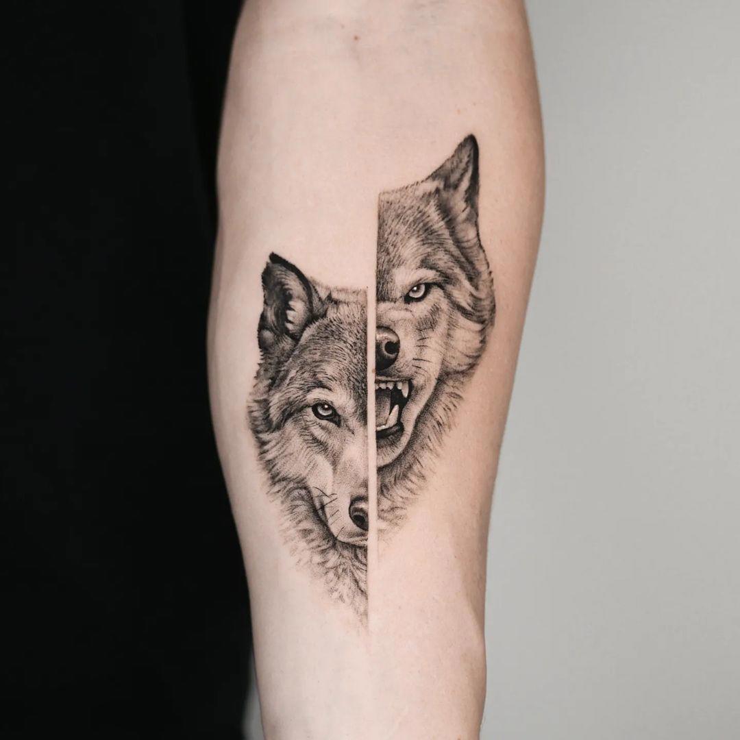 Tatuaje de lobo en el brazo