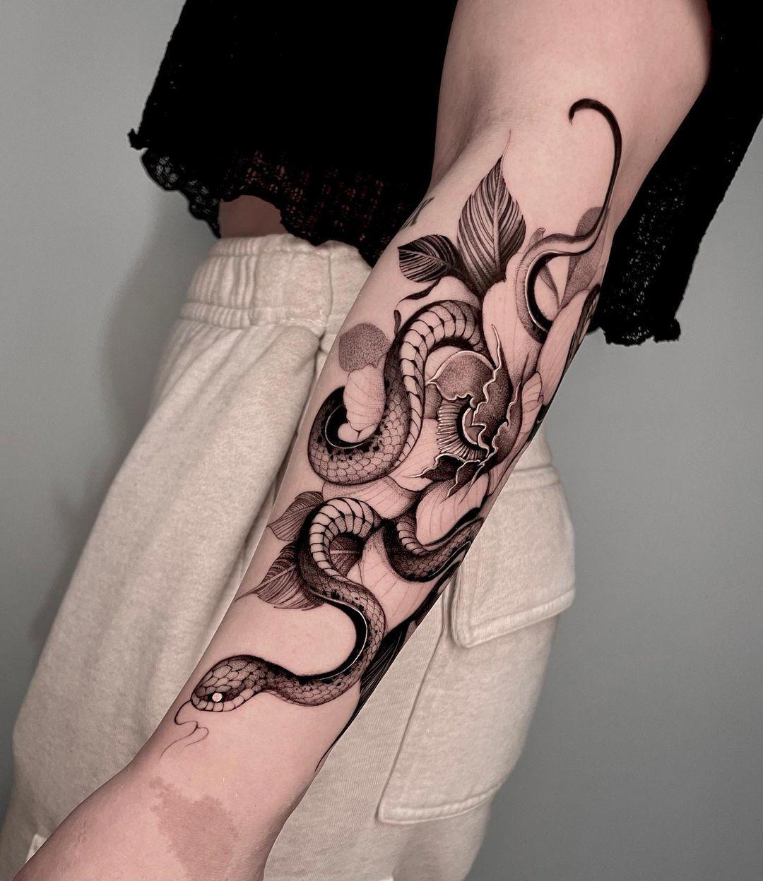 Tatuajes de serpientes en el brazo