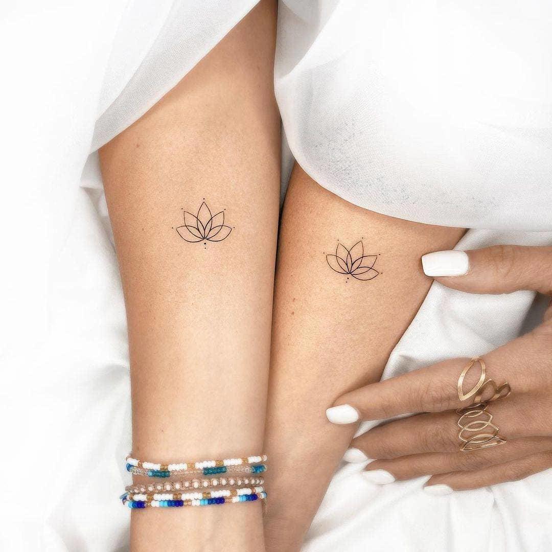 Tattoo de una flor de loto