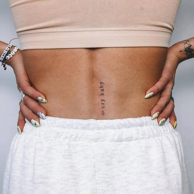 Tatuajes en la espalda para mujeres y hombres: 20 ideas de trazo fino que querrás llevar en tu piel