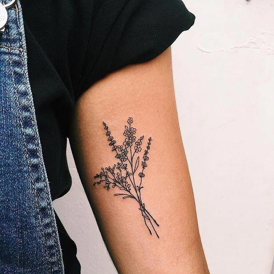 Tatuaje de bouquet floral en el brazo