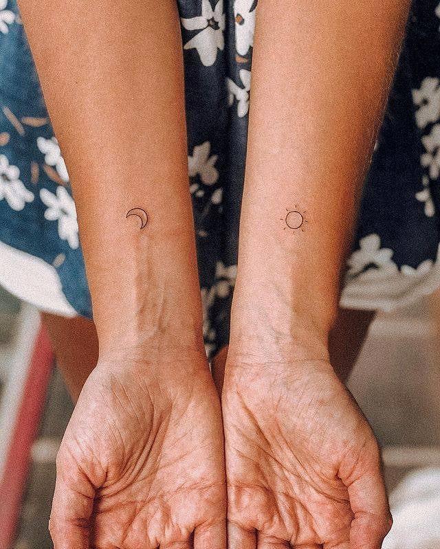 Tatuajes de sol y luna pequeños