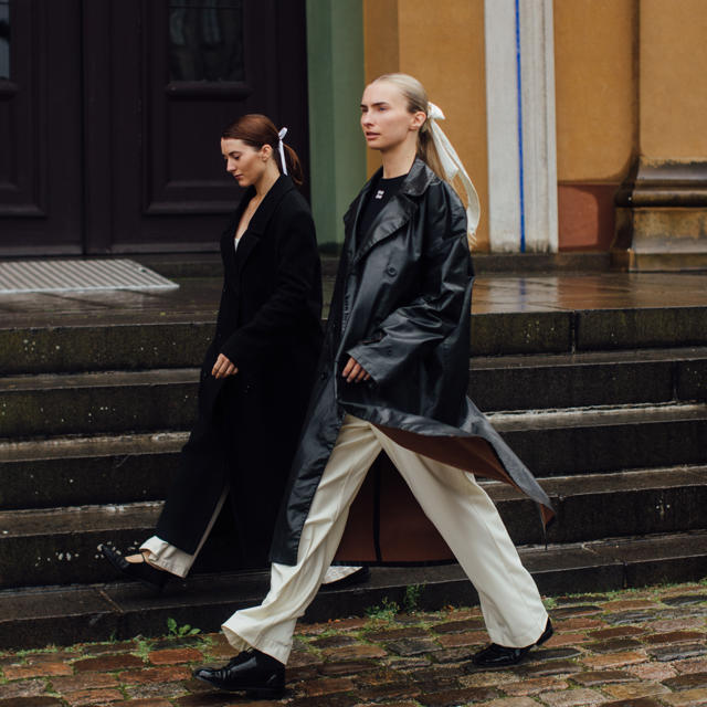 Los estilistas se ponen de acuerdo en estas tendencias de otoño 2023: sastrería elegante, zapatos planos y abrigos largos