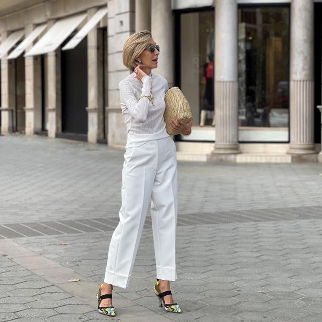 Los pantalones blancos se han convertido en la prenda de otoño ideal para las mujeres 50+: respiran lujo silencioso y combinan con todo