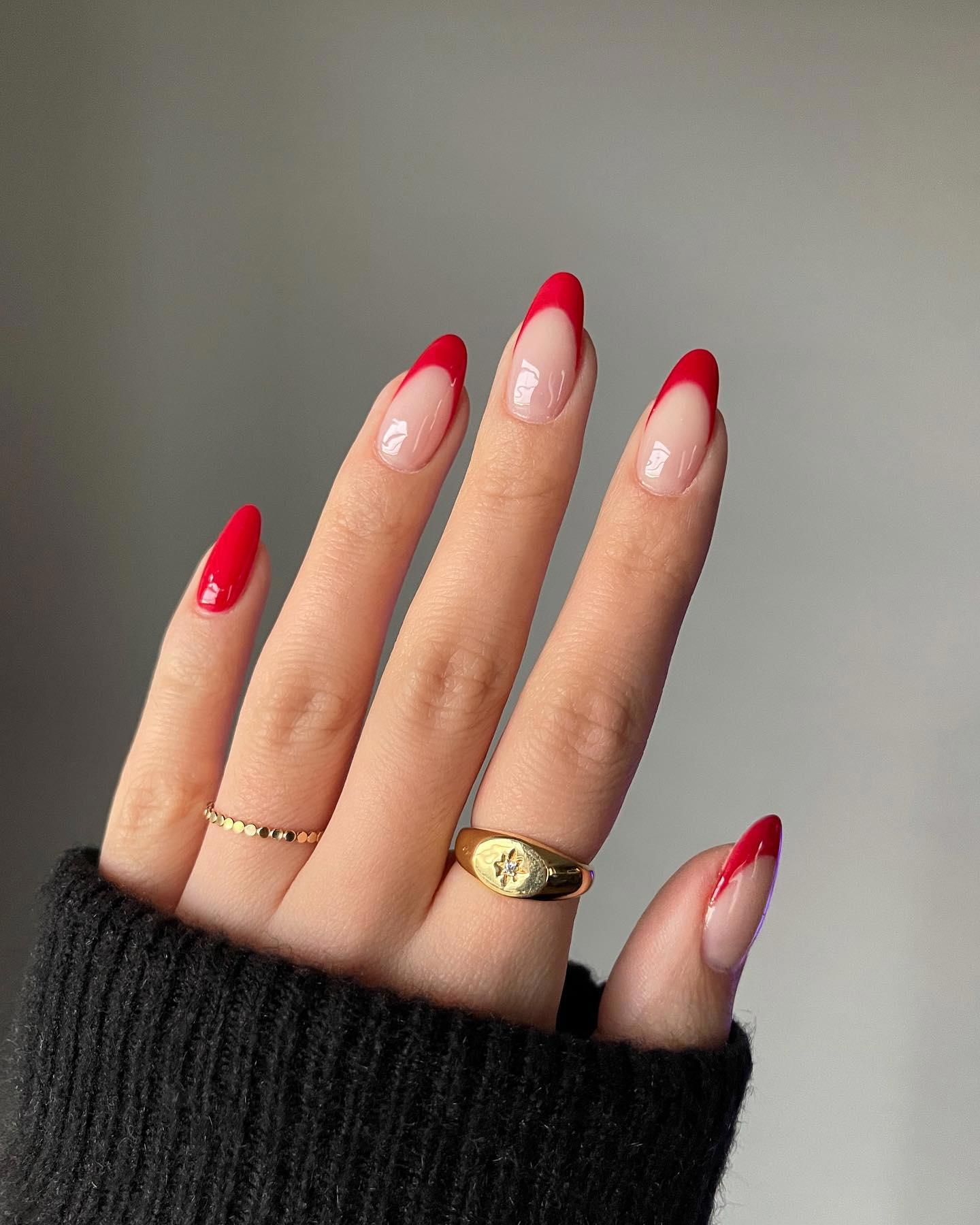 Diseños de uñas elegantes: francesa roja