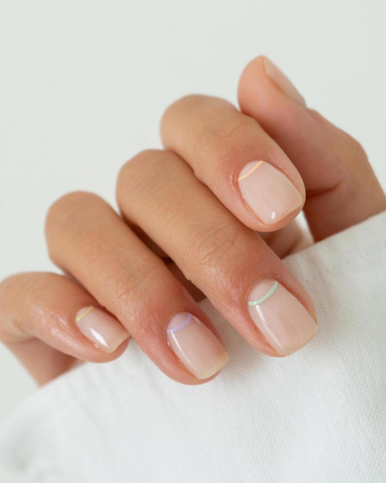 10 diseños de uñas minimalistas que adoran las pijas y son tendencia en el 'nail art'