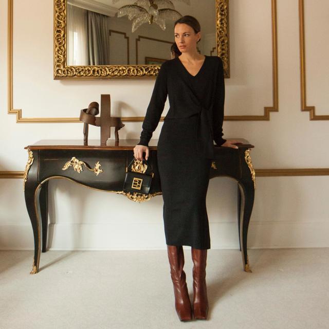 Ninguna mujer lo rechazaría: el vestido negro rebajado de Massimo Dutti es el básico más elegante y favorecedor del invierno