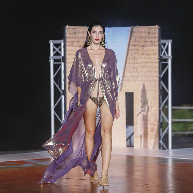 Lola Casademunt by Maite presenta su nueva colección de moda de baño Iconic Luxor Swimwear en Tenerife Fashion Beach