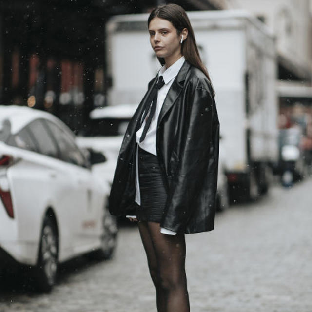 10 faldas cómodas de Zara con efecto vientre plano, perfectas para llevar en looks elegantes de invierno