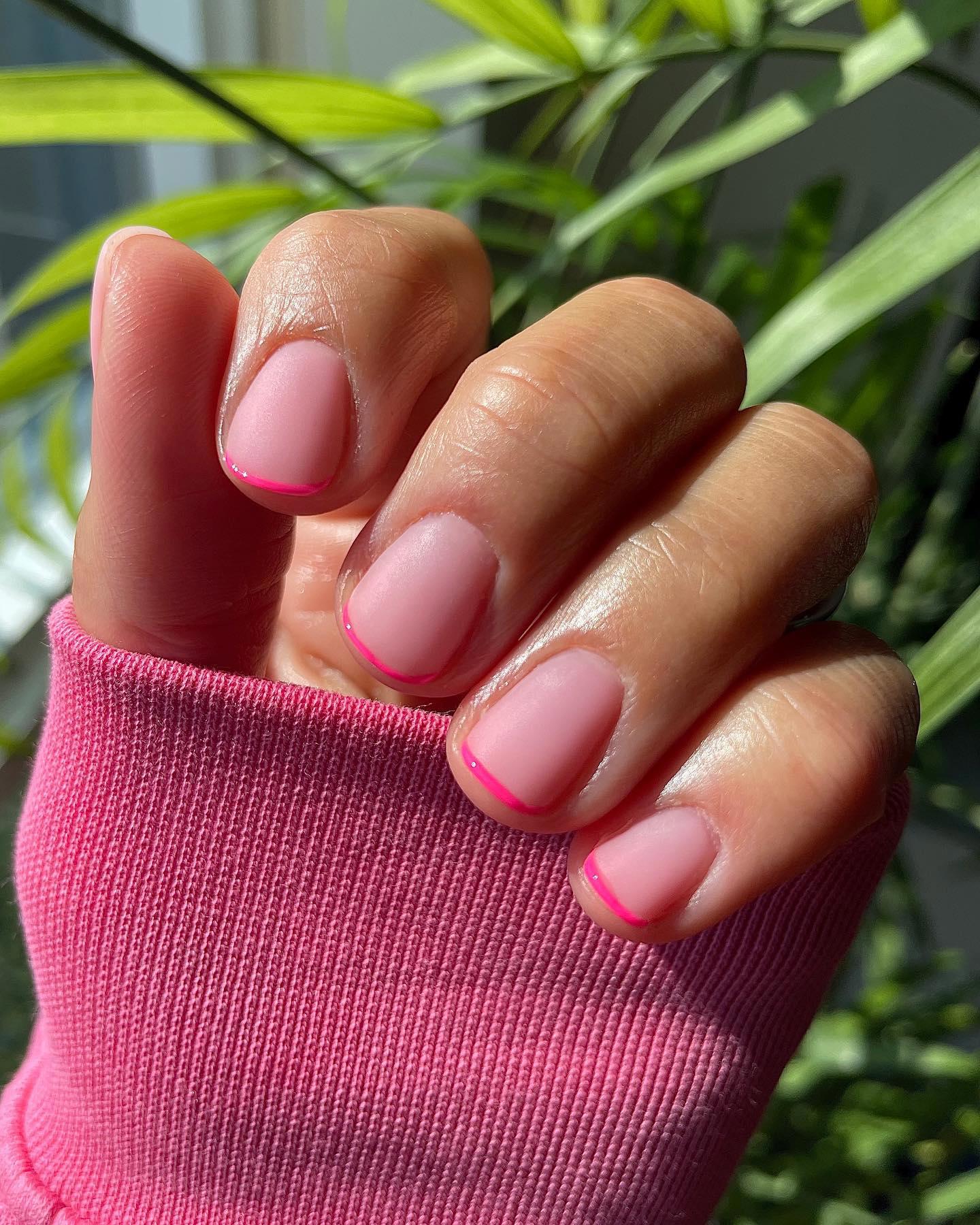 ¿Qué significa el color rosa en las uñas? ¿Qué significa pintarse las uñas de marrón? ¿Qué color combina con el rosa uñas?