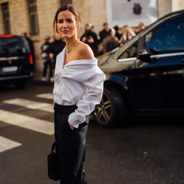 El truco de las francesas para llevar el combo pantalón + camisa, que quede elegante y respire lujo silencioso