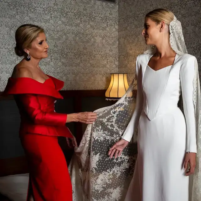 10 vestidos de madrina de boda de Sfera por menos de 50€ que cumplen el protocolo: elegantes y bonitos